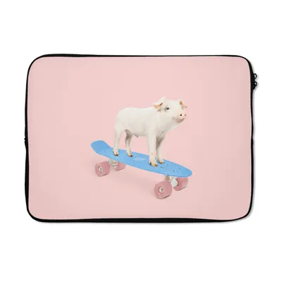 Produktbild von MuchoWow® Laptop Hülle 13 Zoll Schwein - Rosa - Skateboard - Blau - Tiere Laptoptasche - Laptophülle - Sleeve - Rundumschutz