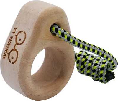 Holzgriff "Mono" von YY Vertical; geeignet für Klettertraining; mit gelb-schwarzem Seil.