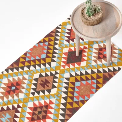 Obrázek produktu pro HOMESCAPES Bavlněný koberec Oslo s kosočtvercovým vzorem v oranžové, hnědé a žluté barvě, 66 x 200 cm