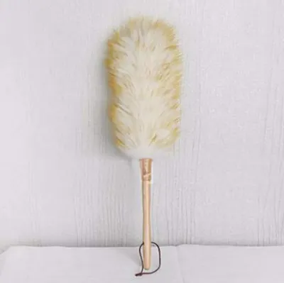 Produktbild von Schaffell-Staubwedel, Mikrofaser-Schaffell-Staubwedel, 20,5" Federstaubwedel mit ergonomischem Holzgriff für die professionelle Hausreinigung, Möbelreinigung
