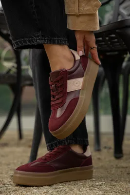 Produktbild von Damen-Sneaker BIG STAR UU274013 in Burgunderrot aus Kunstleder mit Textilfutter und bequemer Gummisohle中央値との差
