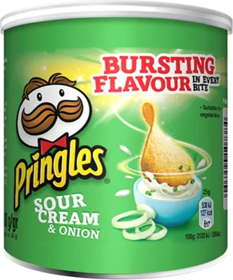 Produktbild von Pringles Sour Cream und Onion mit Sauerrahm und Zwiebelgeschmack 40g