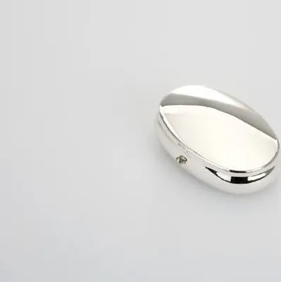 Produktbild von Pillendose 1 Fach oval glatt poliert 6,0 x 3,5 cm Höhe 2,0 cm verchromt Anlaufgeschützt