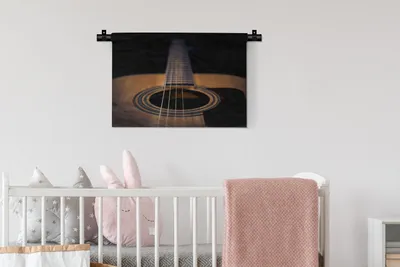 Produktbild von MuchoWow® Wandteppich Wandbehang Nahaufnahme einer akustischen Gitarre auf schwarzem Hintergrund 60x40 cm Tapisserie Dekoration Wandtuch - Wanddekorationen