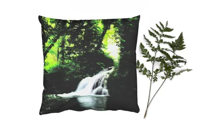 Produktbild von MuchoWow® Zierkissen Sofakissen Wohnzimmer Dekokissen 40x40 cm Wasserfall - Natur - Grün - Foto Kissen - Schlafzimmer Dekoration