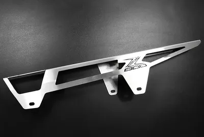 Obrázek produktu pro Ochranný kryt řetězu kompatibilní s Kawasaki Z 800 / e BJ 2013-16 Logo silver