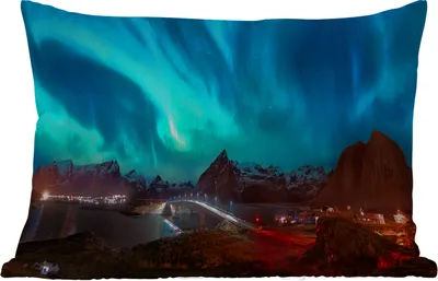 Produktbild von MuchoWow® Outdoor Kissen - Nordlichter - Berg - Haus - 60x40 cm - Wetterfest - Lounge Kissen - Zierkissen - Kissen für Innenräume