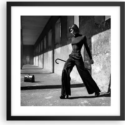 Produktbild von Gerahmtes Poster - Schwarzer Rahmen - Fotografie Mode Frau - 40x40 cm - Wand Bild - Wanddeko - Wandbilder - Kunstposter - Wandposter - Bilderrahmen - Bilder - Kunstdruck - Wandbild - P2BAC40x40-4360