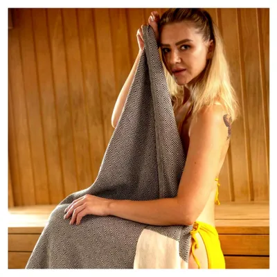Produktbild von XXL Strandtuch Saunahandtuch - Dickes, Weiches Badetuch 100x200cm, Schnelltrocknend - Hamamtuch, Handtuch für Männer, Frauen, Yoga und Fitness mit Diamantmuster (schwarz)