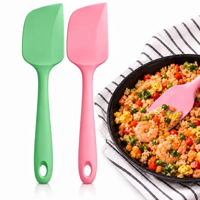 Imagen del producto de Juego de espátulas multifuncionales para masa, de 2 piezas, 21,5 cm – Espátulas de silicona con núcleo de metal, libres de BPA, flexibles, ideales para hornear, cocinar, remover y raspar. Color: verde y rosa
