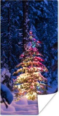 Produktbild von MuchoWow® Poster Ein Weihnachtsbaum im verschneiten Wald 80x160 cm - Kinderzimmer