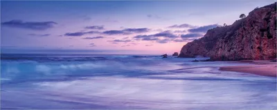 Produktbild von Wallario Poster - Kalifornischer Strand am Abend mit Felsenküste, Kunstdruck Größe: 50 x 125 cm