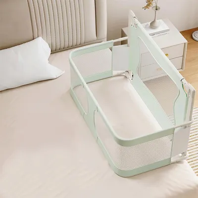 Produktbild von 3-in-1-Babybett Bettgitter Beistellbett höhenverstellbar , Klappbett,  mit Moskitonetz, atmungsaktives und sichtbares Netzfenster Grün