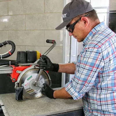 Obrázek produktu pro Diamantový řezný kotouč Distar Hard Ceramic Advanced 250 mm - Profesionální řezání keramických a porcelánových obkladů a dlažeb vysoké tvrdosti