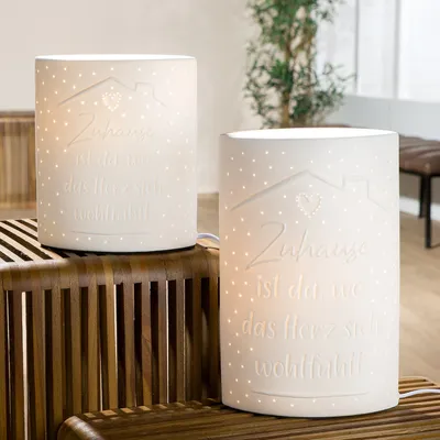 Imagen del producto de Lámpara de mesa Gilde, para el hogar, con inscripción, de porcelana, blanca, unidad, altura: 28,50 cm, ancho: 18,00 cm, profundidad: 10,00 cm, código: 32704