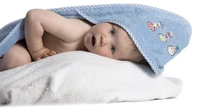 Produktbild von Unyqoos® Baby-Badetuch mit Kapuze 100 x 100 cm, 100% Baumwolle, 420 g/m², hellblau mit süßem Hundemotiv – superweich & saugfähig für Babys und Kleinkinder