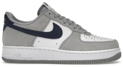 Productafbeelding van Nike Air Force 1 Low '07 in de kleur Light Smoke Grey/Midnight Navy, maat EU 47.5
