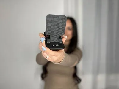 Zdjęcie produktu dla Uniwersalny uchwyt na telefon komórkowy - stylowy, czarny