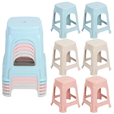 Produktbild von Stapelbare Klassenzimmerhocker, Lehrerstuhl aus Kunststoff, flexible Sitzgelegenheiten für drinnen und draußen, dekorative Hocker, runde Klassenzimmerstühle für das Homeoffice oder die Schule (2 Stück Rosa, 2 Stück Hellblau, 2 Stück Khaki)