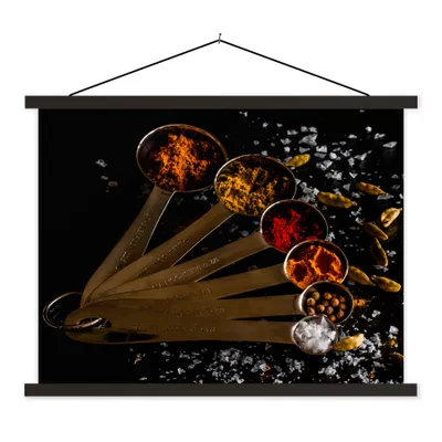 Produktbild von MuchoWow® Textilposter Gewürze - Löffel - Salz - Gewürze - Schwarz 150x113 cm mit holzfarbenen Rahmen - Poster