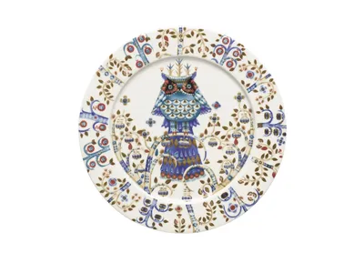 A decorative plate with an owl design.