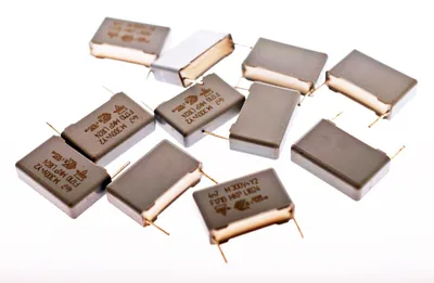 Produktbild von 20x F1710 MKP Kondensator 4n7 M300VY2 * RM15mm * VISHAY #714497