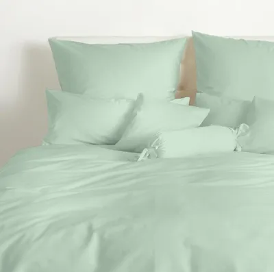 Produktbild von Traumschlaf Uni Mako-Satin Kissenbezüge 80x80 cm jadegrün