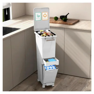 Produktbild von Mülleimer mit 3 Fächern, 32L Abfalleimer mit neigbarem Behälter, Schublade und Aufklebern, Tretmülleimer auf Rädern, Mülltrennsystem mit Griff und Haken für Küche und Wohnzimmer (Weiß)