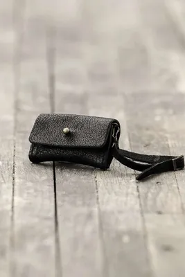 Produktbild von Handtasche NAIYA aus Leder mit verstellbaren und abnehmbaren Schulterriemen