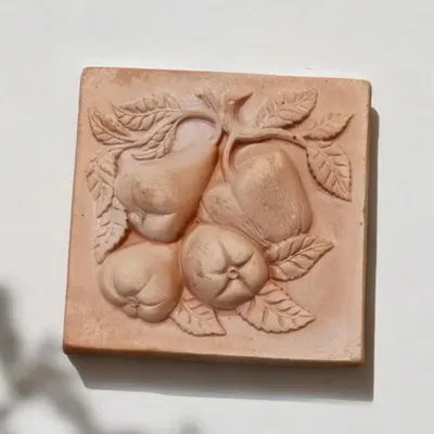 Obrázok produktu pre Ručná výroba z Talianska: Nástenný reliéf Tekvica 18x18cm