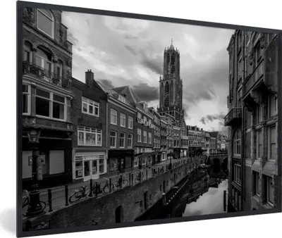 Produktbild von MuchoWow® MuchoWow® Gerahmtes Poster Die Grachten im Zentrum von Utrecht in den Niederlanden - schwarz und weiß 60x40 cm - Poster mit zchwarzem Bilderrahmen - Printing - Wanddeko Schlafzimmer