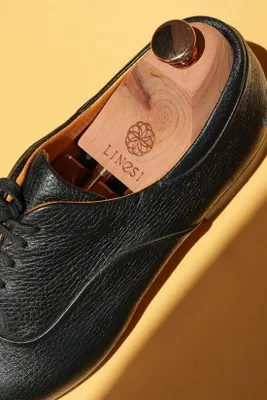 Produktbild von Famanu Schuhspanner aus Zedernholz - Formbewahrung und Frische - 1 Paar