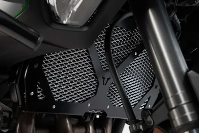 Produktbild von SW-Motech Kühlerschutz - Schwarz/Silbern. Kawasaki Versys 1000 (18-).
