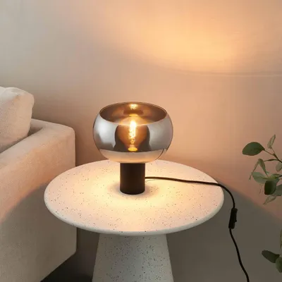 Produktbild von Moderne Tischleuchte mit Rauchglasschirm - Milan