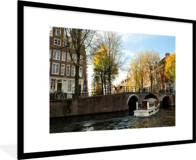 Produktbild von MuchoWow® Gerahmtes Poster Amsterdam - Boot - Wasser 90x60 cm - Poster mit Schwarzem Bilderrahmen Wandposter Rahmen Foto Bilder - Wanddekoration - Fotos