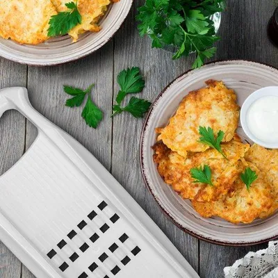 Produktbild von Famanu Rasp für Rösti - Küchenhilfe zum Schneiden von Gemüse und Käse