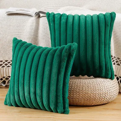 Productafbeelding van Set van 2 decoratieve kussenhoezen van kunstbont, zacht, gestreept, groen, 60 x 60 cm
