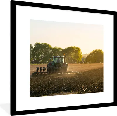 Produktbild von MuchoWow® Gerahmtes Poster Traktor - Vogel - Land 40x40 cm - Poster mit Schwarzem Bilderrahmen Wandposter Rahmen Foto Bilder - Poster - Plakat im Rahmen