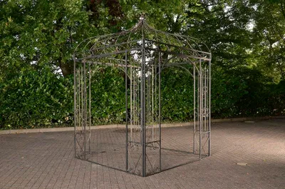 Productafbeelding van CLP tuinpaviljoen Manja, gemaakt van ijzer met decoratieve details, als ondersteuning voor klimrozen - Kleur: brons