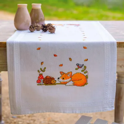 Produktbild von Kreuzstich-Tischdecke im Set von Vervaco, "Herbstliche Waldtiere", 40x100 cm