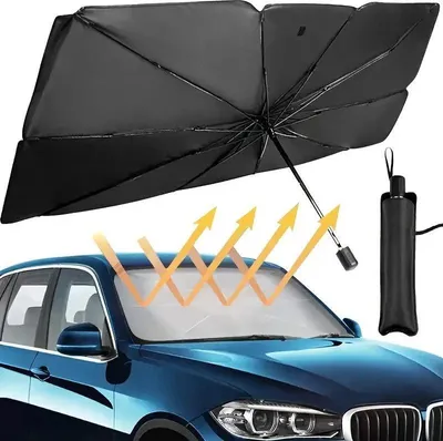 Schwarzer Regenschirm-Sonnenschutz für die Windschutzscheibe, geöffnet über einem blauen Auto, mit zusammengefaltetem Schirm in seiner Hülle