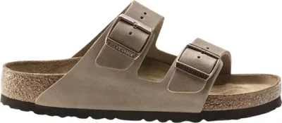 Produktbild von Kaufen Sie die Birkenstock Arizona Soft Tabacco Brown mit schmalem Fußbett bei Kicksshop. Bequeme braune Herrensandale mit weichem Fußbett.
