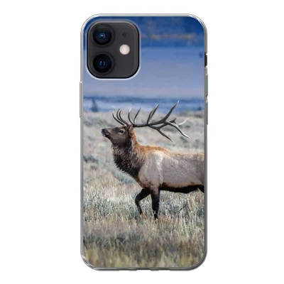 Produktbild von MuchoWow® Handyhülle Schutzhülle Hülle für iPhone 12 Hirsche - Elche - Gras Silikon Softcase Handy Hülle - Schutzhülle