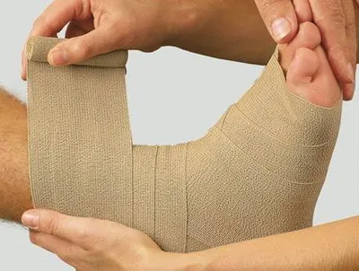 Produktbild von Dauerbinde kräftig 6 cmx7 m 10 St