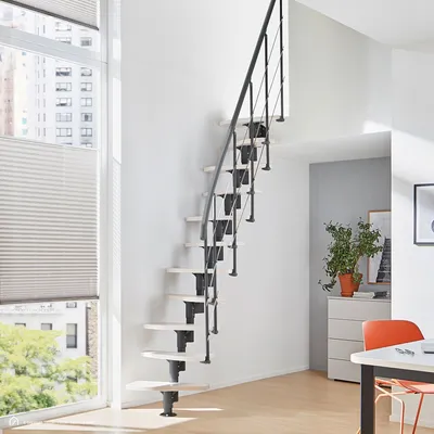 Produktbild von Mittelholmtreppe Intercon Alpha | Raumspartreppe mit 12 Stufen | Metallfarbe: Lava-Anthrazit | Stufendesign: Buche weiß