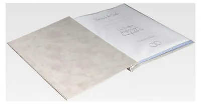 Produktbild von A4 Stammbuch der Familie Sanu in hellem Grau mit goldener Druckschrift und Samt