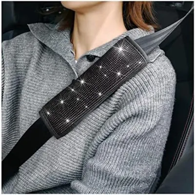 Produktbild von PolkaHome® 2 Stück Strass Auto-Gurtbezug, Schulterpolster für Sicherheitsgurt, Universal passend für alle Autos, SUVs (Schwarz)