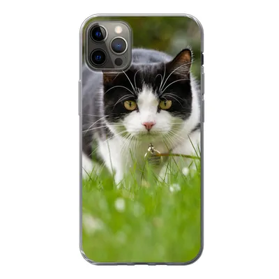 Produktbild von MuchoWow® Handyhülle Schutzhülle Hülle für iPhone 12 Pro Max Katze - Gras - Schwarz - Weiß - Mädchen - Kinder - Jungen - Kinder Silikon Softcase Handy Hülle - Hartschale