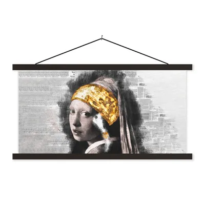 Produktbild von MuchoWow® Textilposter Das Mädchen mit dem Perlenohrring - Gold - Zeitungsartikel 120x60 cm mit schwarzem Rahmen - Dekoration Schlafzimmer