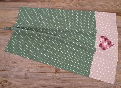 Imagen del producto de Paño de cocina VRONI, diseño a cuadros con corazones, colores variados, 50x70 cm, estilo rústico